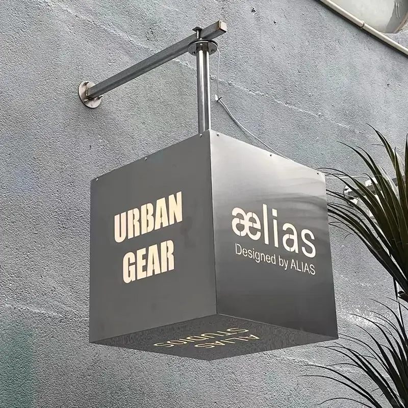 Hanging cube light box